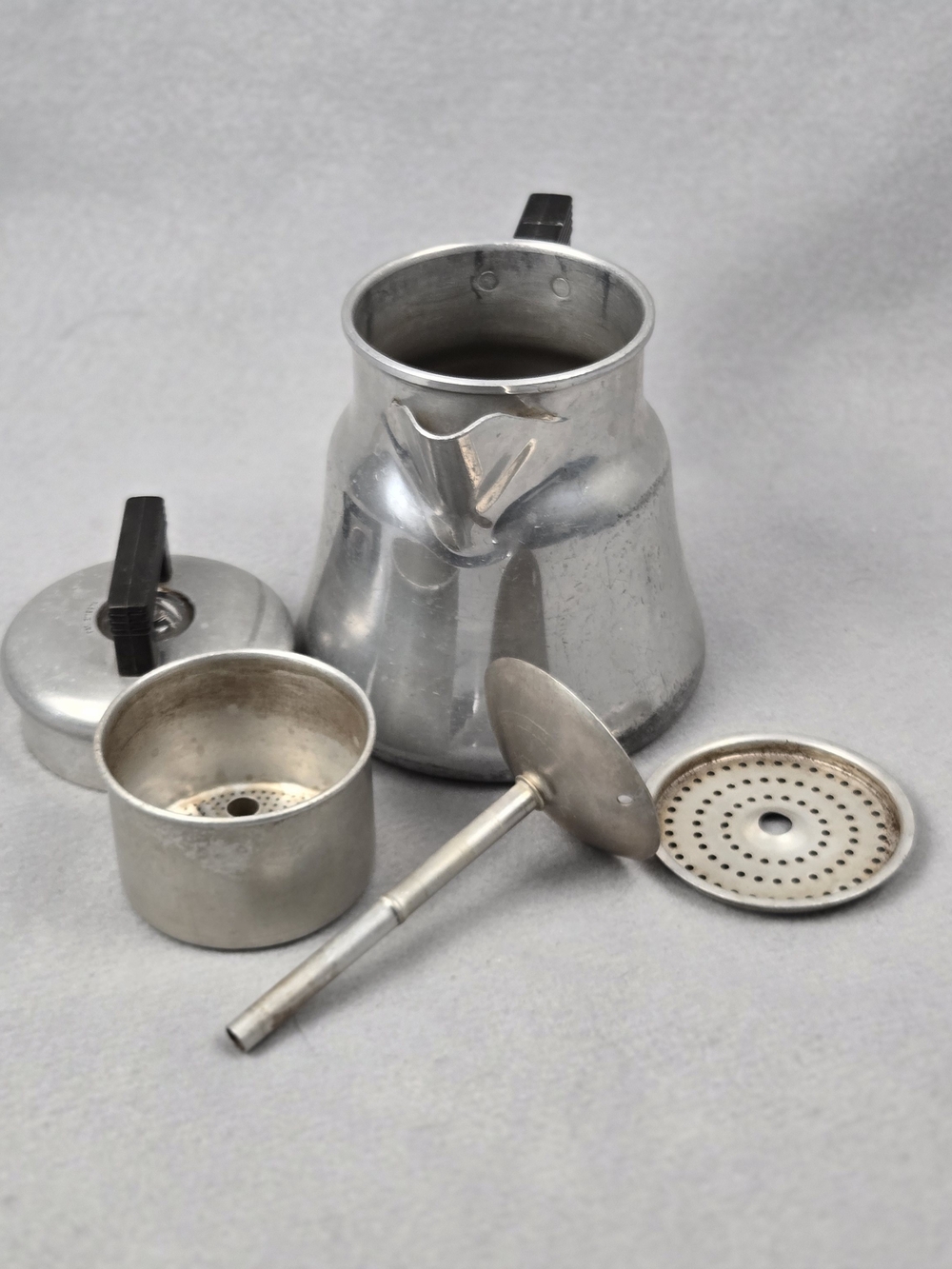 Vintage Wear-Ever No. 3004 Aluminum 4-Cup Stovetop Percolator Coffee Pot Bakelit